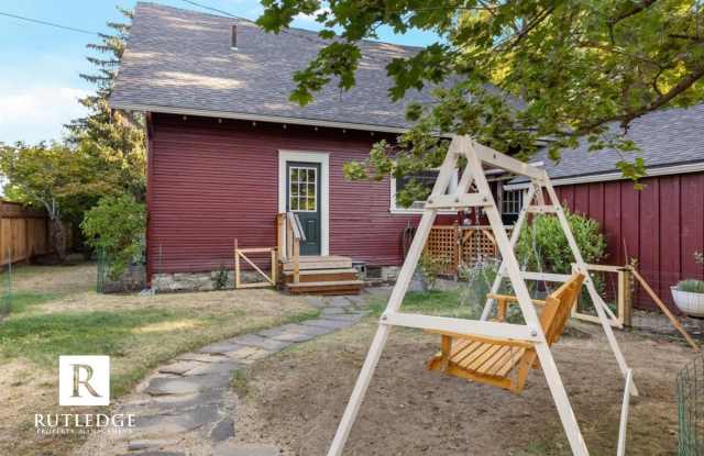 Charming Vintage 2 Bed / 1 Bath with Private Fenced Backyard