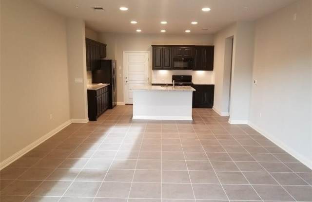 6814  E Riverside DR