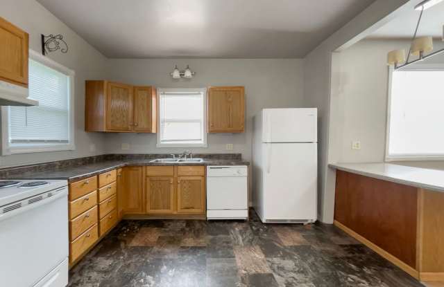 Photo of PRELEASING for AUGUST! Close to Campus