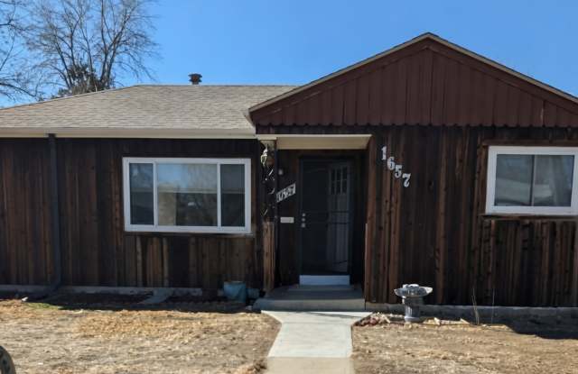 1657 North Moline Street