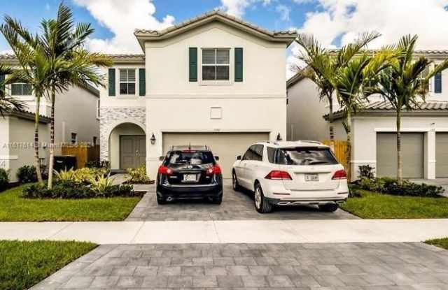 1392 SE 26th Ter