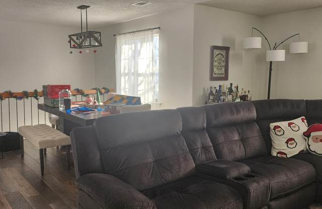40 Tulip Lane