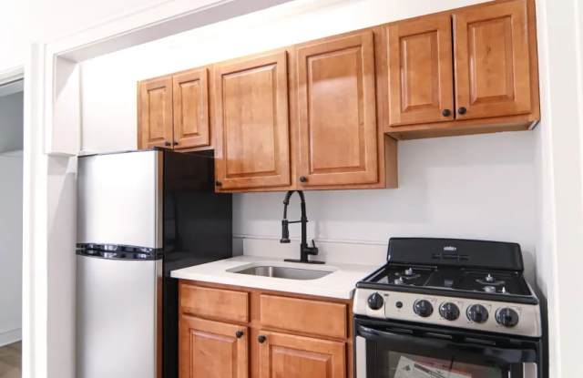 919 West Carmen Ave.