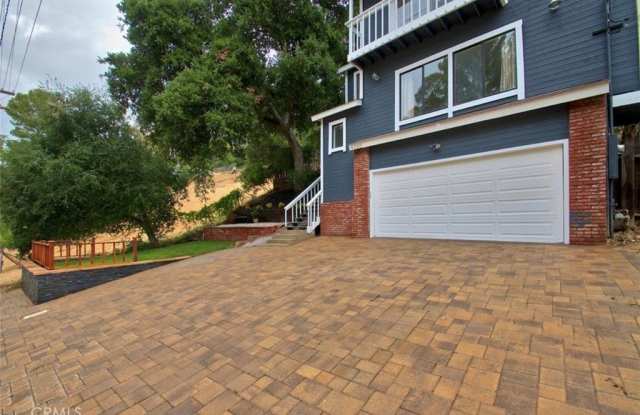 4250 Canoga