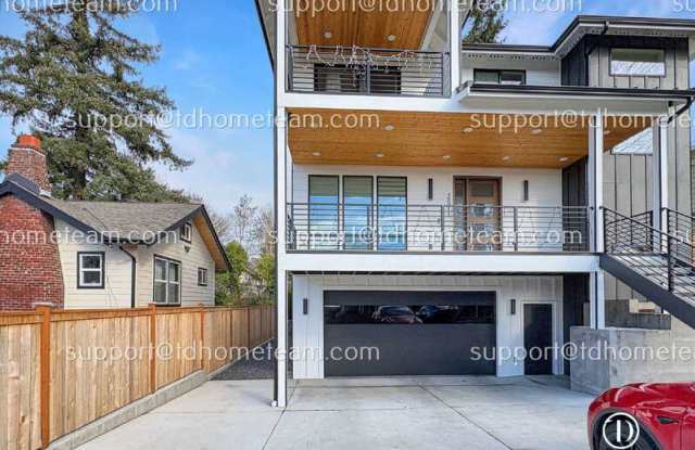 2511 Locust Ave W