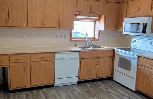 1801 S MAIN Street unit: Apt 6