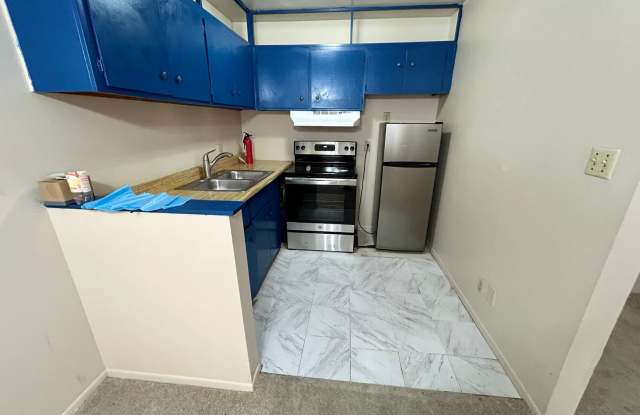 Cozy 1 Bedroom, 1 Bath Condo with Easy Freeway Access