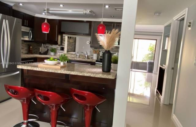 3282 N Pine Island Rd