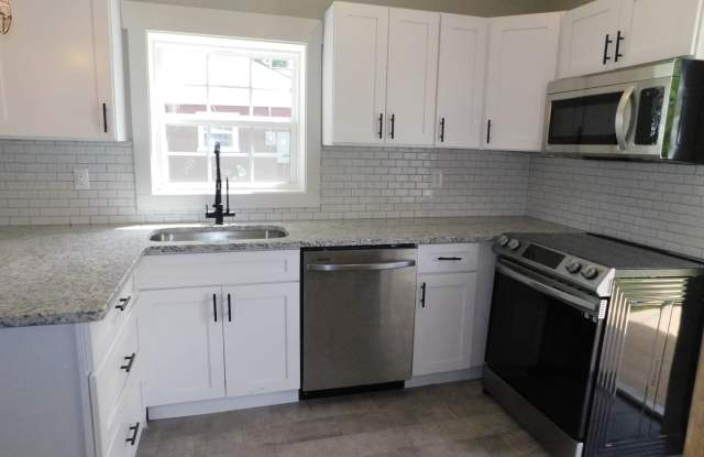 Newly Renovated 2 bed 1 bath cottage