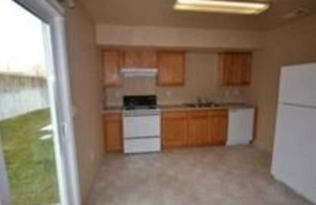 ✨ MOVE IN SPECIAL! ✨Special offer! MOVE IN SPECIAL! Free rent for December 2025 and $1295.00 per month for the remainder of the first lease period. This wonderful 2 bedroom, 1 ½ bath town home located at 4922 Sir James.