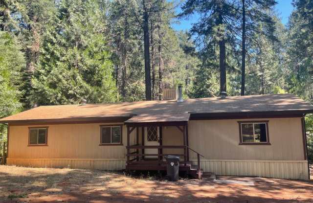 Upper Magalia Cute  clean 2 bed, 2 bath, storage shed, natural landscaping