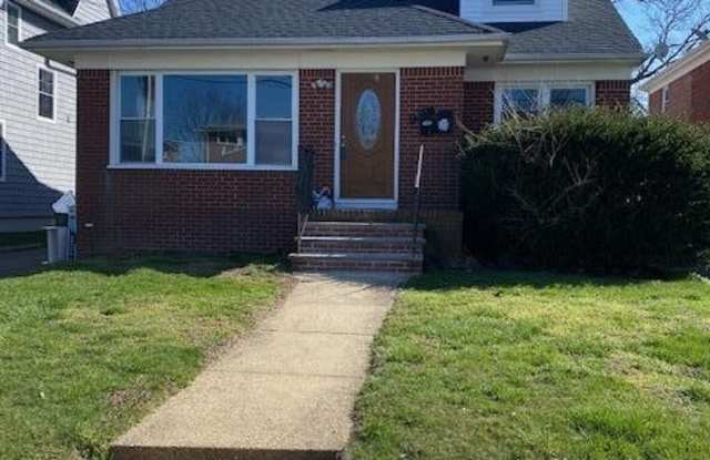 9 Howland Avenue