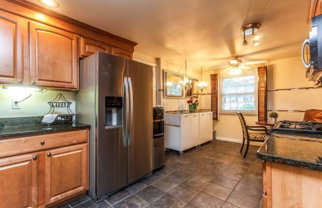 Photo of 402 Main St Unit 1