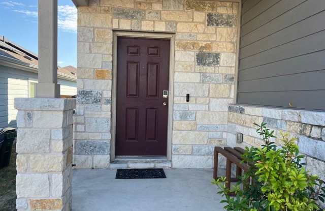 ** Get $500 off your move-in costs! Valid for new leases with a start date in 2025 **