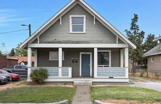 913 E Illinois Ave