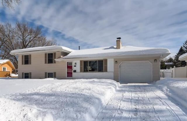 8739 Harrison Circle - 8739 Harrison Circle, Bloomington, MN 55437