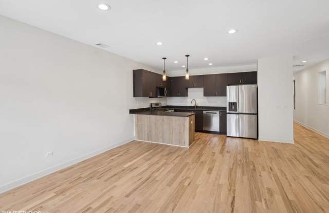 1246 S Fairfield Avenue