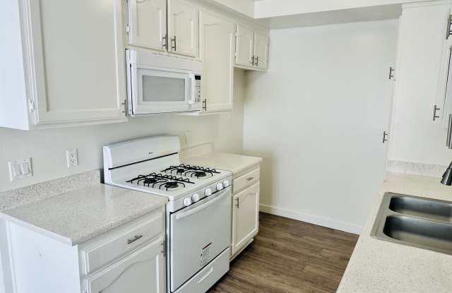 Photo of 14826 Magnolia Boulevard