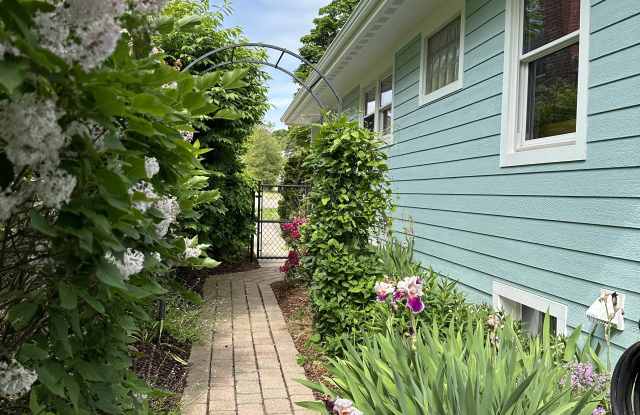 430 North Elmwood Avenue