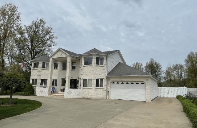 32980 Webber Rd - 32980 Webber Road, Avon Lake, OH 44012