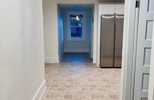 Large renovated 2 bedroom apartment in the heart of Stayton. Don't miss this opportunity!