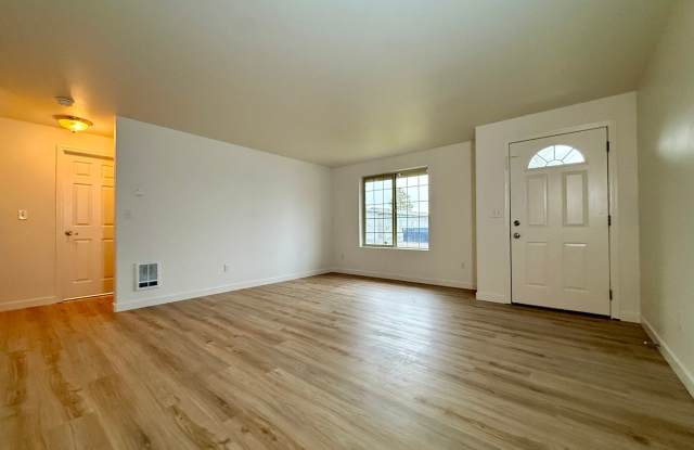 Photo of YOU DON'T WANT TO MISS OUT ON THIS OPEN LAYOUT HOME IN REDMOND!!
