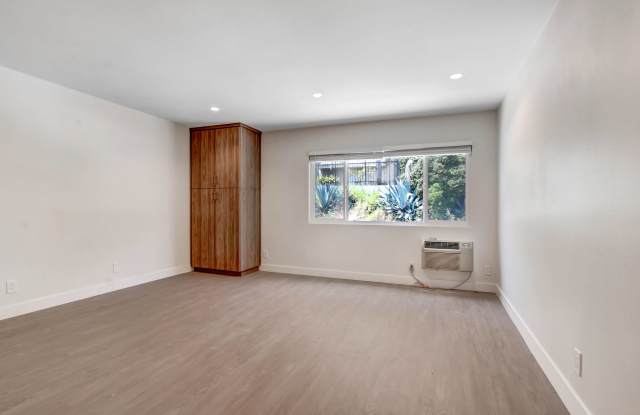 Photo of Hollywood Hills Apartments