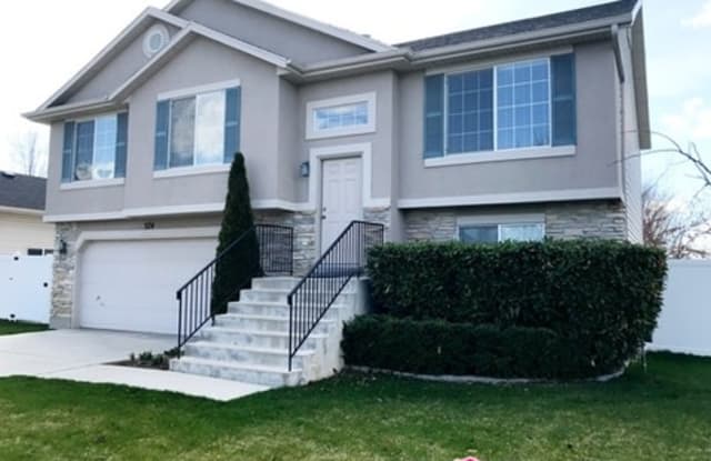 374 E 1500 S - 374 East 1500 South, Kaysville, UT 84037