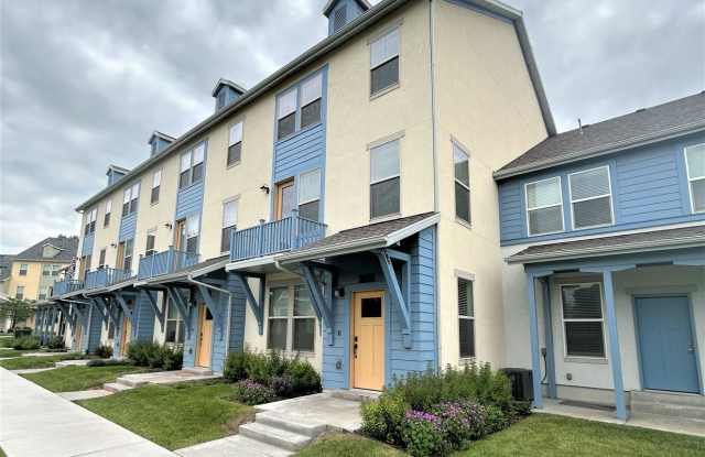 786 W Midtown Lane