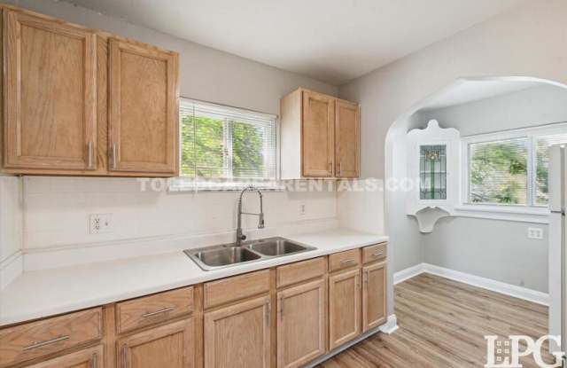 1442 Schuyler Rd Upper