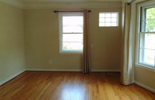 2455 Buckingham Avenue