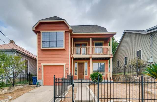 Photo of 906 Juniper St, Austin, Texas 78702