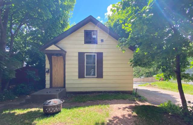 920.5 E. 5th Street- Charming Cottage