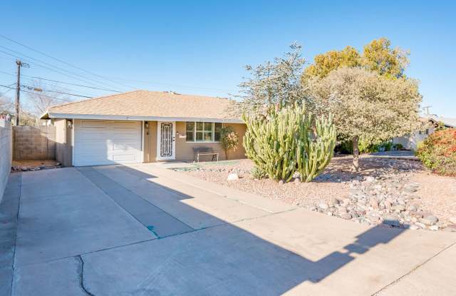 Photo of Fully Furnished 3/2 SFH in Central Phoenix