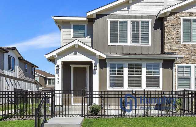 Newer Home in Desirable Eagle