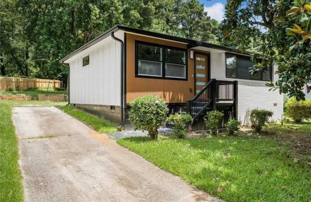 2353 Clarissa Drive NW