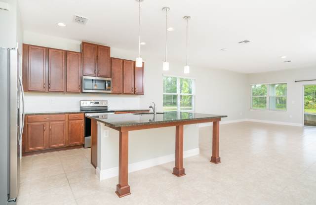 5587 Estero Loop