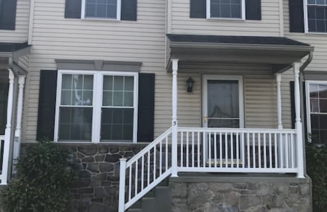 270 Locust St Unit 5 - 270 Locust St, New Holland, PA 17557