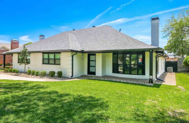 614 Woodland Hills