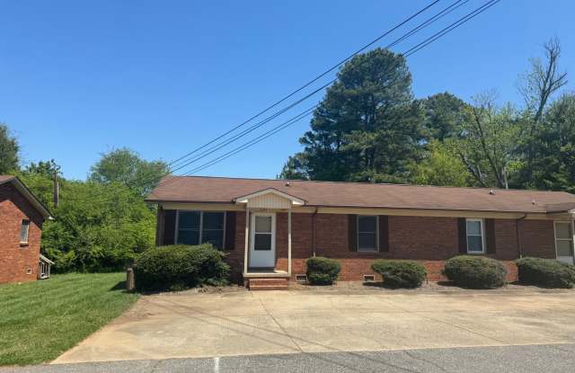 Two Bedroom Duplex in Lincolnton - 2243 Rose Street, Lincolnton, NC 28092