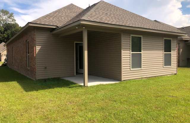 WATER FRONT PROPERTY! BEAUTIFUL 3BD/2BA HOME!