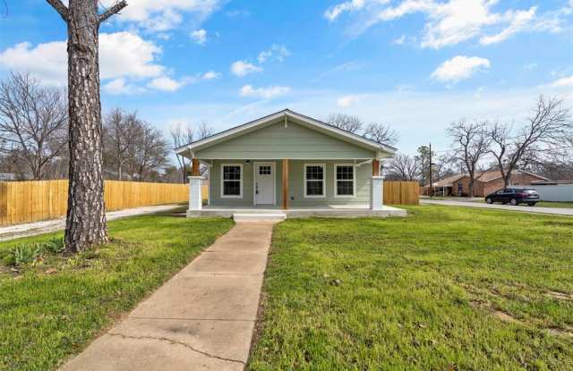 910 S Seaman Street - 910 South Seaman Street, Eastland, TX 76448