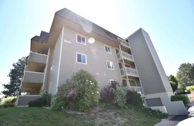 Photo of 3 Bedroom, 2 Bathroom Penthouse Condo in North Boulder.