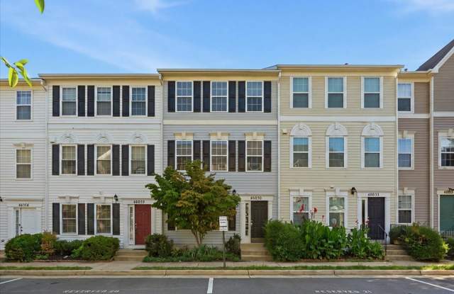 Fantastic Townhome in Sterling!
