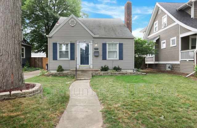 1113 E 5th Ave