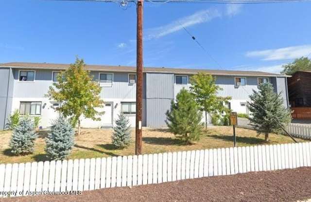 Photo of 1322 E 7th Street unit: 3