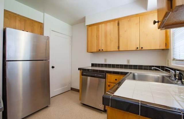 Mid Century Retro Townhome in Beautiful Cedar Hills!