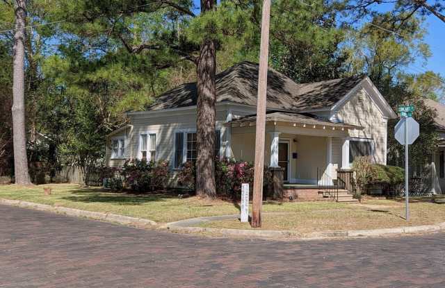 200 Thompson St - 200 Thompson Street, Hattiesburg, MS 39401