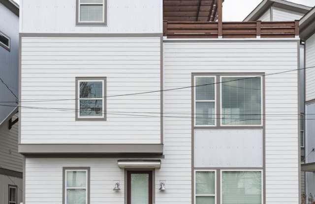 East Nashville with Roof-top Deck and 2 car garage!!