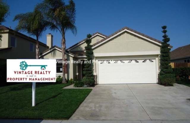Available Now! Nice Single Story 4 Bedroom Home!!!